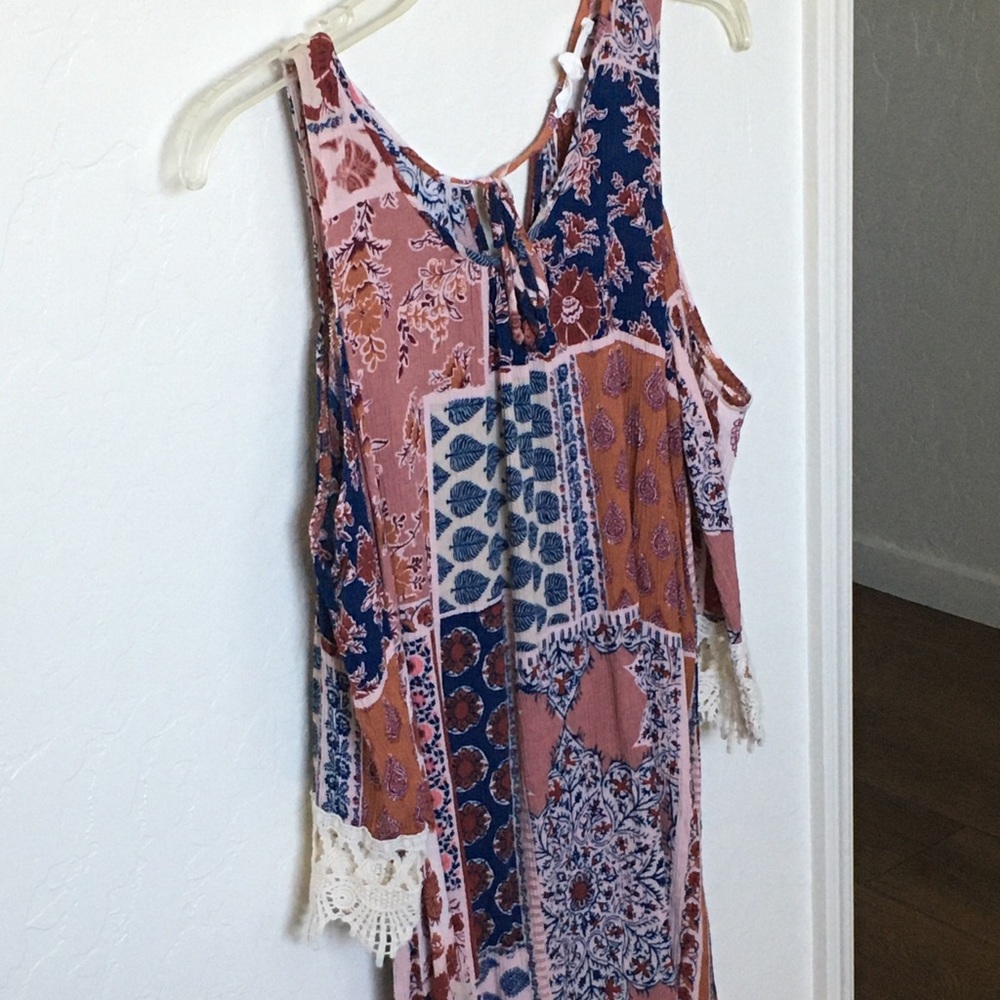 Feather pattern dress with color and patterns